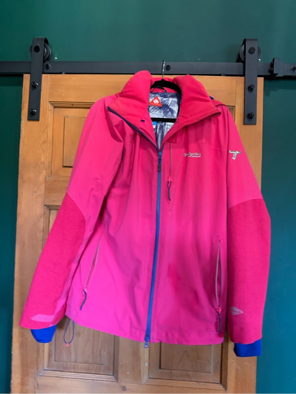Columbia titanium Women's Bright Pink Ski Snow Jacket with purple/blue Accents